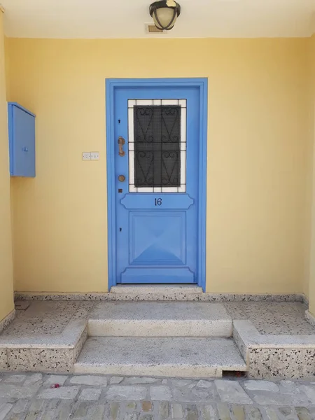 Kıbrıs 'ta antik ahşap kapı