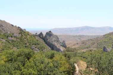 Gün batımında dağ manzarası