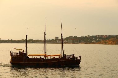 Akşam körfezi Yazın gün batımında