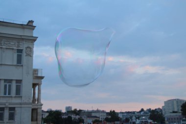 Yazın gökkuşağı su balonu