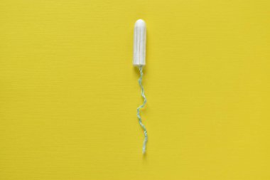 Bir kadının tamponu. Adet zamanı. Hijyen ve güvenlik.