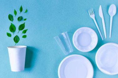 Plastik. Ekoloji. Tek kullanımlık aletler. Çevreyle ilgilenmek. Geri dönüşüm sorunu.