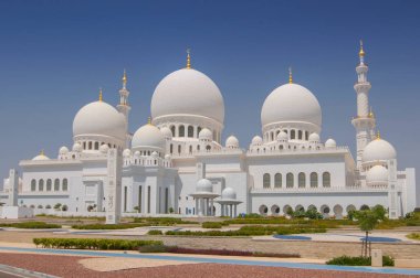 Birleşik Arap Emirlikleri 'nin başkenti Abu Dabi' deki Şeyh Zayed Büyük Camii..