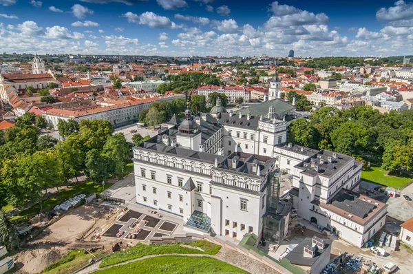 大教堂广场的维尔纽斯，立陶宛的看法。维尔纽斯大教堂是天主教的精神生活，在立陶宛的心. — 图库照片