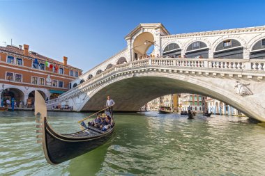İtalya, Venedik 'te Rialto Köprüsü.