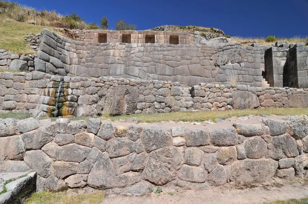 Ruinenfrühling in Tambomachay oder Tampumachay, archäologische Stätte. — Stockfoto