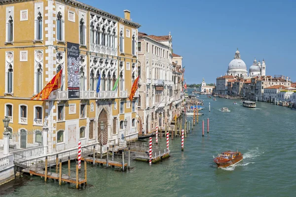 Palazzo Cavalli Franchetti e a Santa Maria della Saudação . — Fotografia de Stock