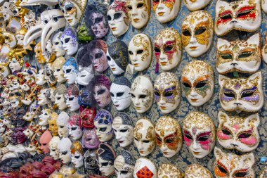 Venedik karnaval maskeleri satılık, Venedik, İtalya.