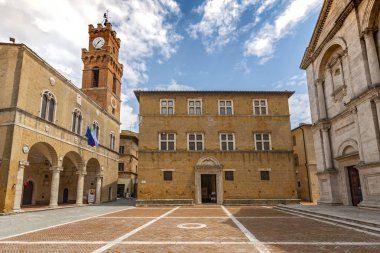 Pio Ii Meydanı ile belediye binası, Piskopos Sarayı, Pienza, İtalya.