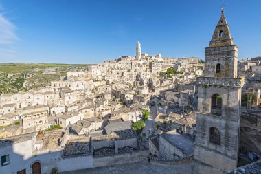 İtalya 'nın Matera şehrinin tarihi ve antik şehir manzarası.