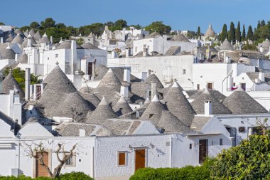 Alberobello, Puglia, Apulia, İtalya 'daki Trulli Evi' nde bir sıra..