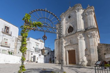 Monte Sant 'Angelo' daki Kutsal Üçlü Kilisesi, Apulia, İtalya.