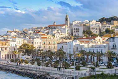 Akdeniz şehri Vieste, Gargano, İtalya 'nın beyaz sarayları.