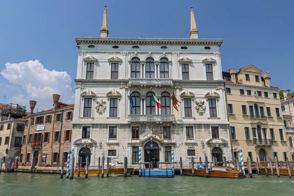 O Palazzo Balbi com vista para o Grande Canal de Veneza . — Fotografia de Stock