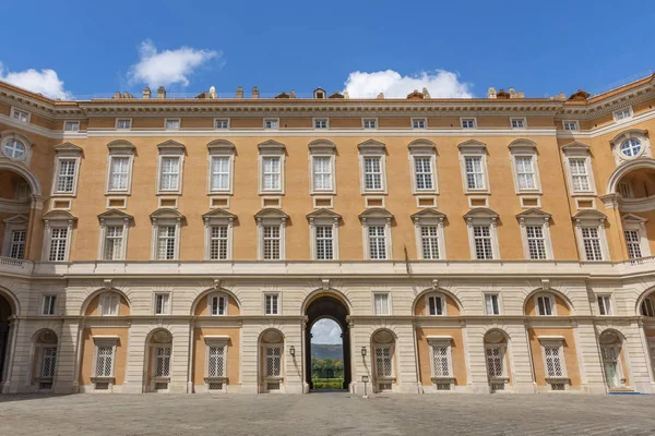 Het Koninklijk Paleis van Caserta, Italië. — Stockfoto