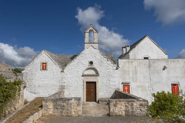 Η εκκλησία της Αγίας Άννας στο Locorotondo, Puglia, Ιταλία. — Φωτογραφία Αρχείου