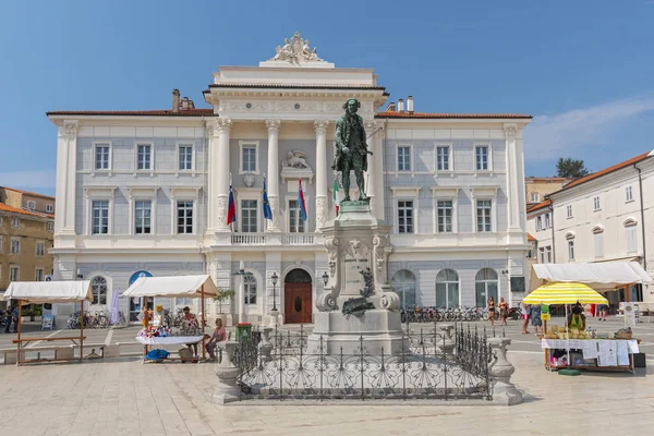 Ayuntamiento, edificio del gobierno en la Plaza Tartini Piran Eslovenia . — Foto de Stock