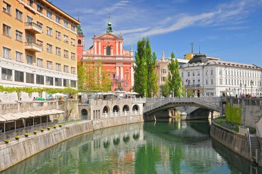 Üçlü Köprü, Fransisken Manastırı ve Açıklama Kilisesi, Ljubljana Slovenya.