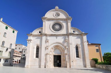 St. James Katedrali, Hırvatistan 'ın Sibenik kentinde üç maymun ve bir kubbe bulunan üçlü bir nav bazilikasıdır..
