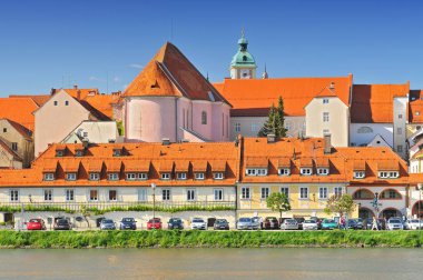 Slovenya ve Maribor 'un Drava nehri kıyısındaki Eski Kenti.
