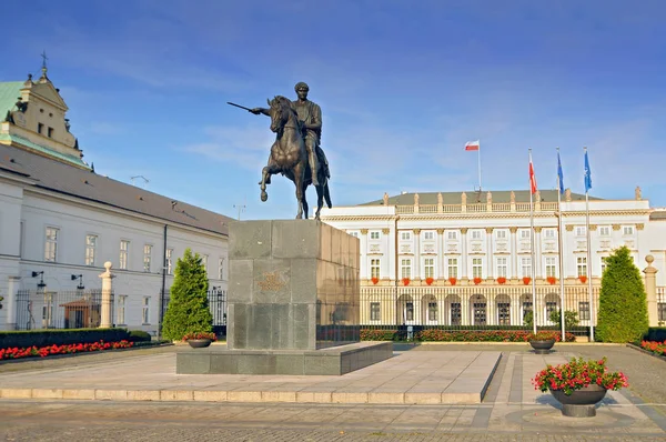 Polen, Koniecpolski-palatset i Warszawa, presidentpalatset. — Stockfoto