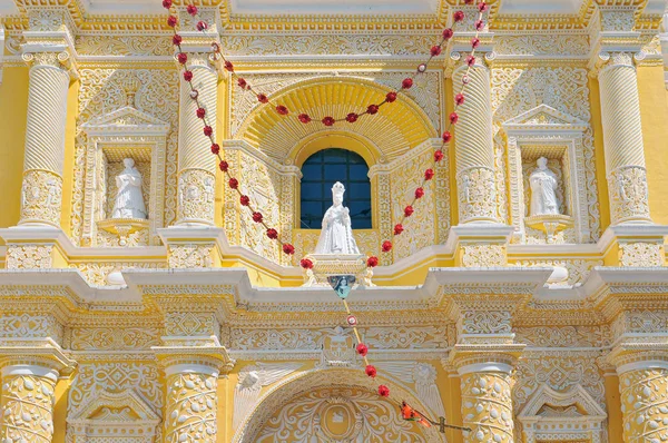 Guatemala, Antigua, La Merced Kilisesi. — Stok fotoğraf