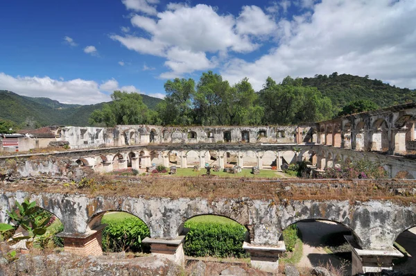 Guatemala, Antígua, igreja e convento de capuchinas . — Fotografia de Stock