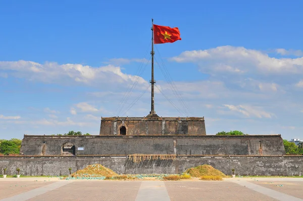Vietnam, Hue, Flag Tower (Cot Co) Hue Citadel, Vietnam. — Stock Photo, Image