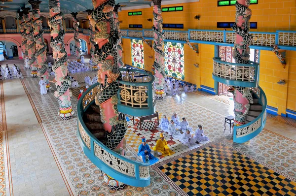 Vietname, Cantho Prov, Delta de Mekong, Oração e Cerimônia no Templo de Cao Dai. — Fotografia de Stock