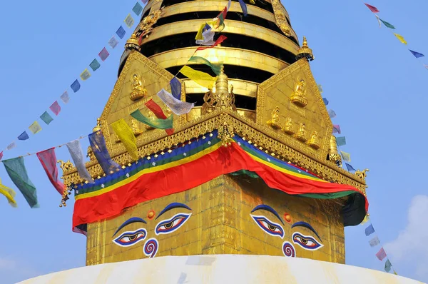 Stupa Swayambhunath dengan bendera doa (kuil monyet) di Kathmandu, Nepal . — Stok Foto