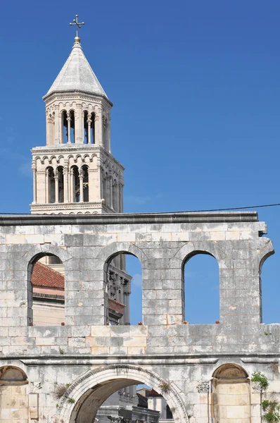 Clocher de la cathédrale Saint-Doimus à Split, Croatie . — Photo