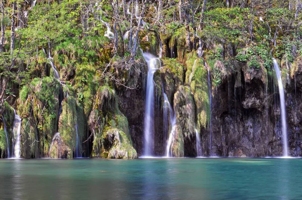 Croácia, Plitvicka Jezera, Parque Nacional dos Lagos de Plitvice, Parque Nacional dos Lagos de Plitvice . — Fotografia de Stock