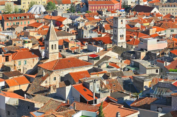 Chorvatsko, Šibenik, panoramatický výhled z kopce na Šibeniku. — Stock fotografie