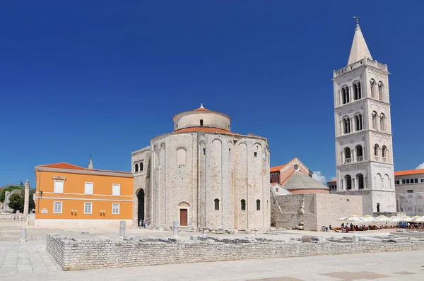 圣多纳塔斯教堂（英语：Church of St. Donatus）是克罗地亚扎达尔的一座教堂。. — 图库照片