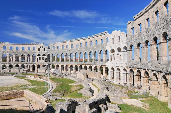 Pula Arena Pula, Hırvatistan'da yer alan amfitiyatro adıdır.
