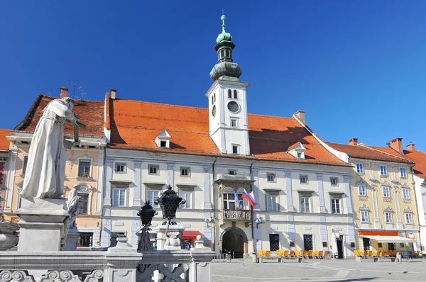 El Ayuntamiento de Maribor es el ayuntamiento de Maribor situado en la plaza principal de la ciudad, Eslovenia. . — Foto de Stock
