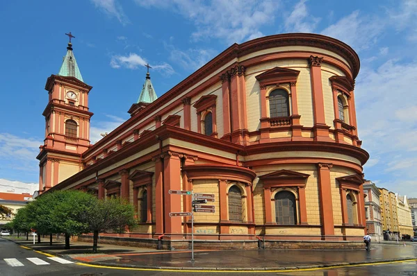 Kathedraal van de Goddelijke Redder gelegen in het centrum van Ostrava, is de tweede grootste rooms-katholieke kathedraal in Moravië en Silezië, Ostrava Tsjechië. — Stockfoto