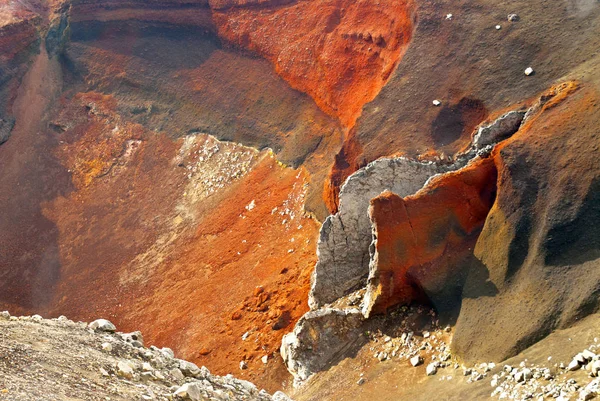 Pohled z okraje "Red Crater" na Tongariro Alpine Crossing, Nový Zéland. Stock Fotografie