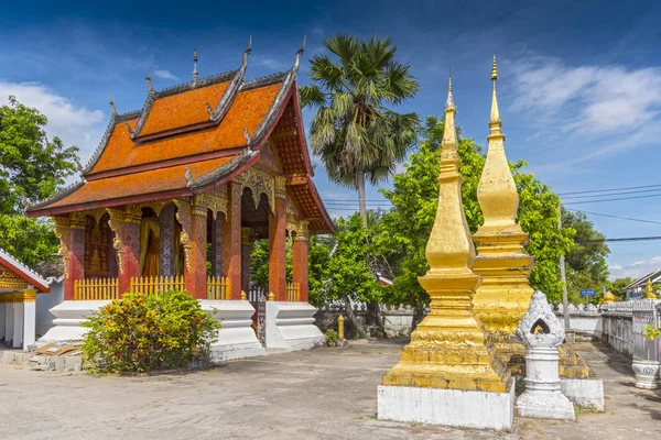 와트 센 (Wat sene souk Haram), 루 앙 프라 팡 (Luang Prabang) 은 라오스 루 앙 푸 랍 당에 위치 한 불교 사원이다.. — 스톡 사진