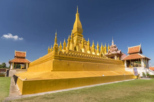 Pha That Luang, a laoszi szuverenitás szimbóluma, a buddhista vallás és Vientiane városa, Laosz. — Stock Fotó