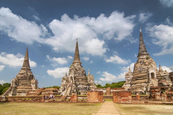 Vecchio Chedi alle rovine Wat Phra Si Sanphet Temple, Thailandia, Ayutthaya . — Foto Stock