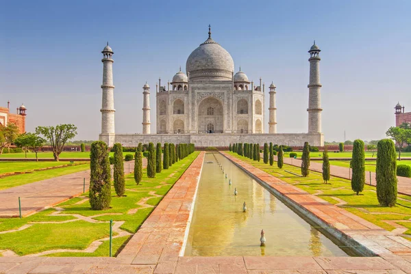 stock image Taj Mahal tomb with reflection in the water in Agra, Uttar Pradesh, India.