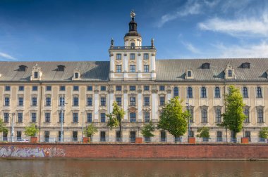 Oder Nehri, Polonya üzerinde Wroclaw Üniversitesi.