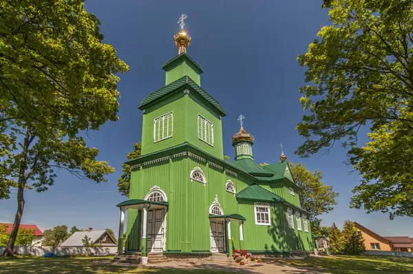 Iglesia ortodoxa de madera en Trzescianka, Polonia. —  Fotos de Stock