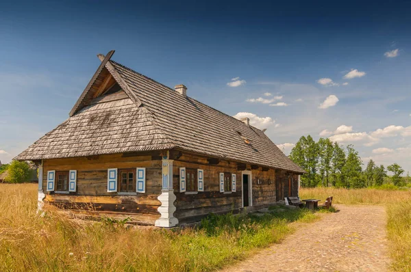 Museu folclórico ao ar livre Skansen em Bialowieza, Polônia . — Fotografia de Stock