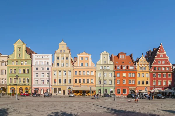 Wroclaw, Polonya 'daki Eski Şehir' deki Eski Pazar Meydanı 'ndaki güzel tarihi apartman evleri. — Stok fotoğraf