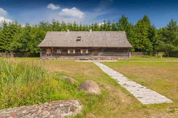 Museo folclórico al aire libre Skansen en Bialowieza, Polonia . —  Fotos de Stock