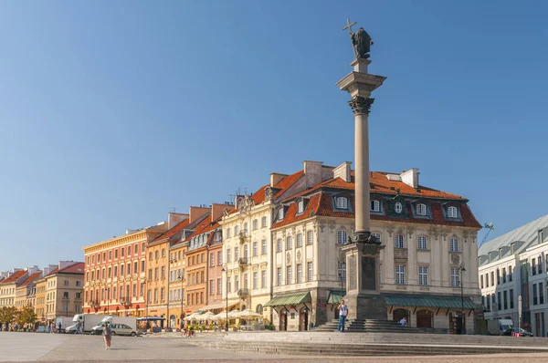 Praça da cidade velha em Varsóvia com o rei Sigismundo III monumento Vasa, Polônia . — Fotografia de Stock