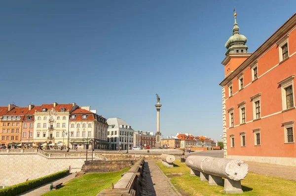 Sloup krále Sigismunda Iii Vasy a Královský hrad, Staré Město, Varšava, Polsko. — Stock fotografie