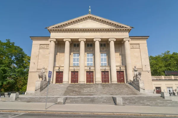 Poznan Stanislaw Moniuszko Büyük Tiyatro (Opera) binası, Polonya. — Stok fotoğraf